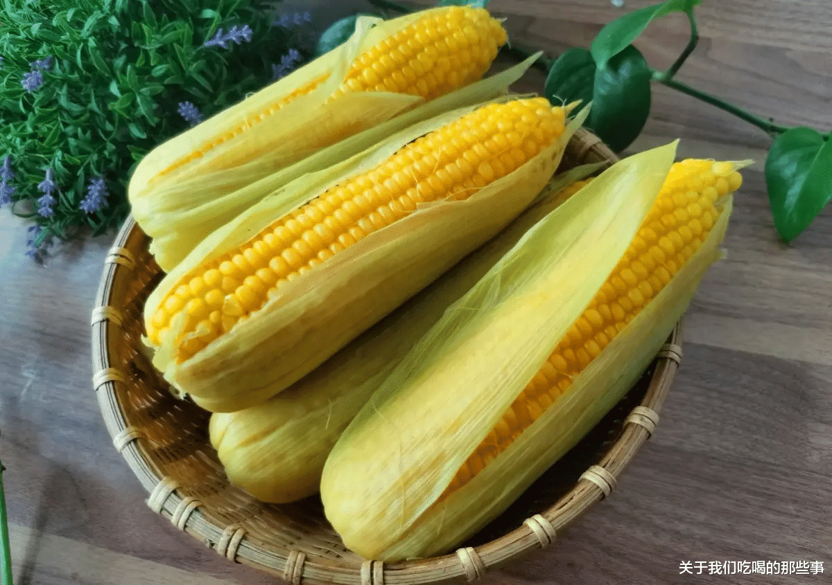 煮玉米，用清水煮是外行！记得多加2味，玉米软糯香甜，好吃