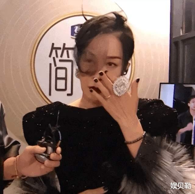 何炅成名的“法宝”,共情能力强,现在因《歌手》出现翻车现象