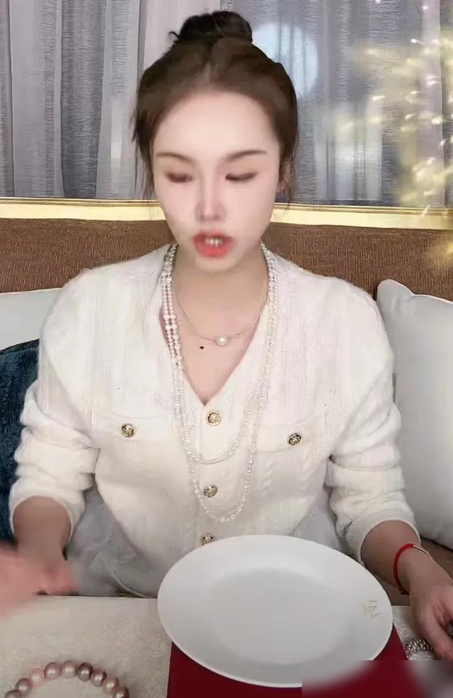 汪小菲邀请母亲去台北过年，张兰泪落泪了称无能无力，粉丝送安慰