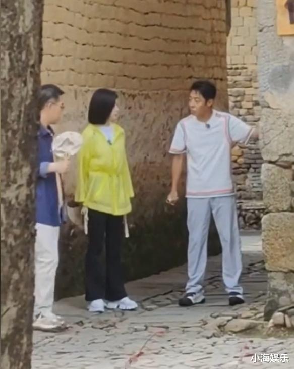 撒贝宁陈妍希比赛龙舟,撒贝宁动作超搞笑,陈妍希女神范十足