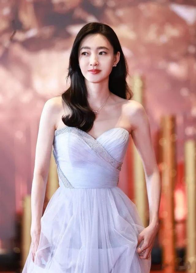 上海这一夜，李沁的美脚，董洁的臀，关晓彤的香肩，钟楚曦的腿