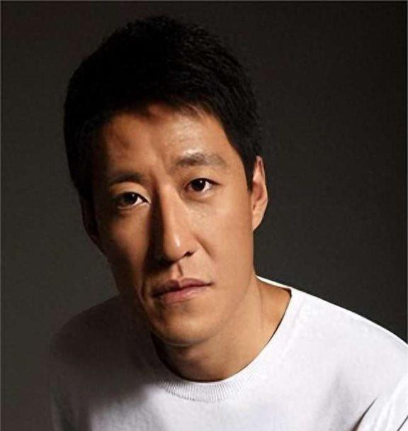 4位令人作呕的男星，表面是正人君子，实际是家暴恶魔、流氓头子