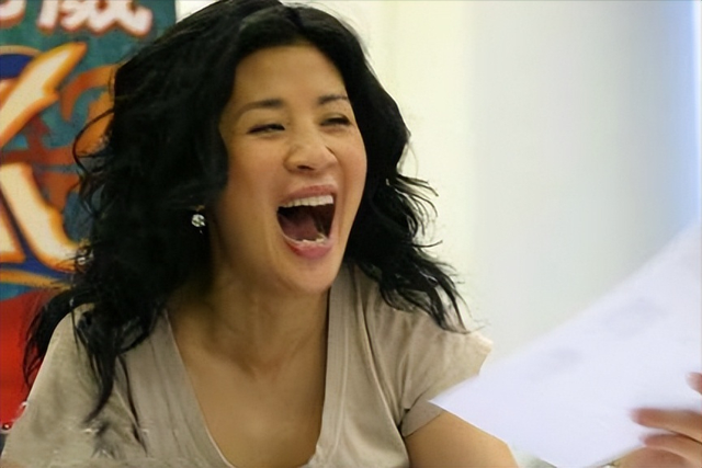 爱过吴君如，红过刘德华，50岁才找到真爱，54岁老来得子