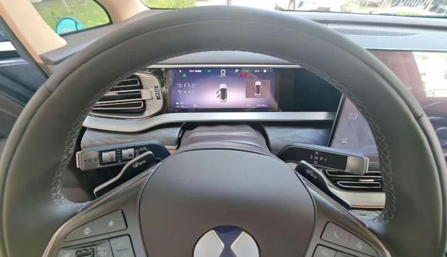 25款腾势D9实车现身,配“天神之眼”智驾,换第五代DM技术+怀挡