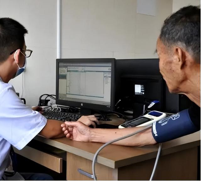 人能活多久看下半身便知？医生直言：自查若无3个异样，或更长寿