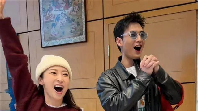 英皇开工，霍汶希带领众星给老板拜年，杨受成给明星们发镶金红包