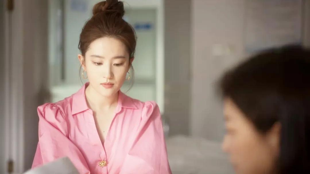 吃得越狠演技越稳!36岁刘亦菲“干饭”,让多少女演员无地自容