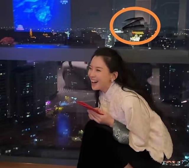 汪峰携女友见家长,甜蜜牵手过新年,酒店合照曝光!