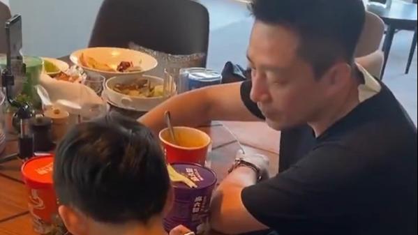 汪小菲儿子说麻六记一股屎味，网友：孩子不会撒谎，是最真实的！