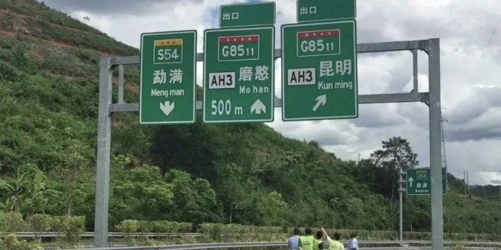 我国高速路大换血！指示路牌或将全部更换？车主：早该这样了