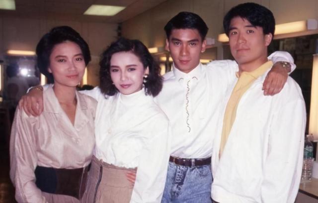 65岁香港男演员转行保安，月入15000：不跟人比，活得很好