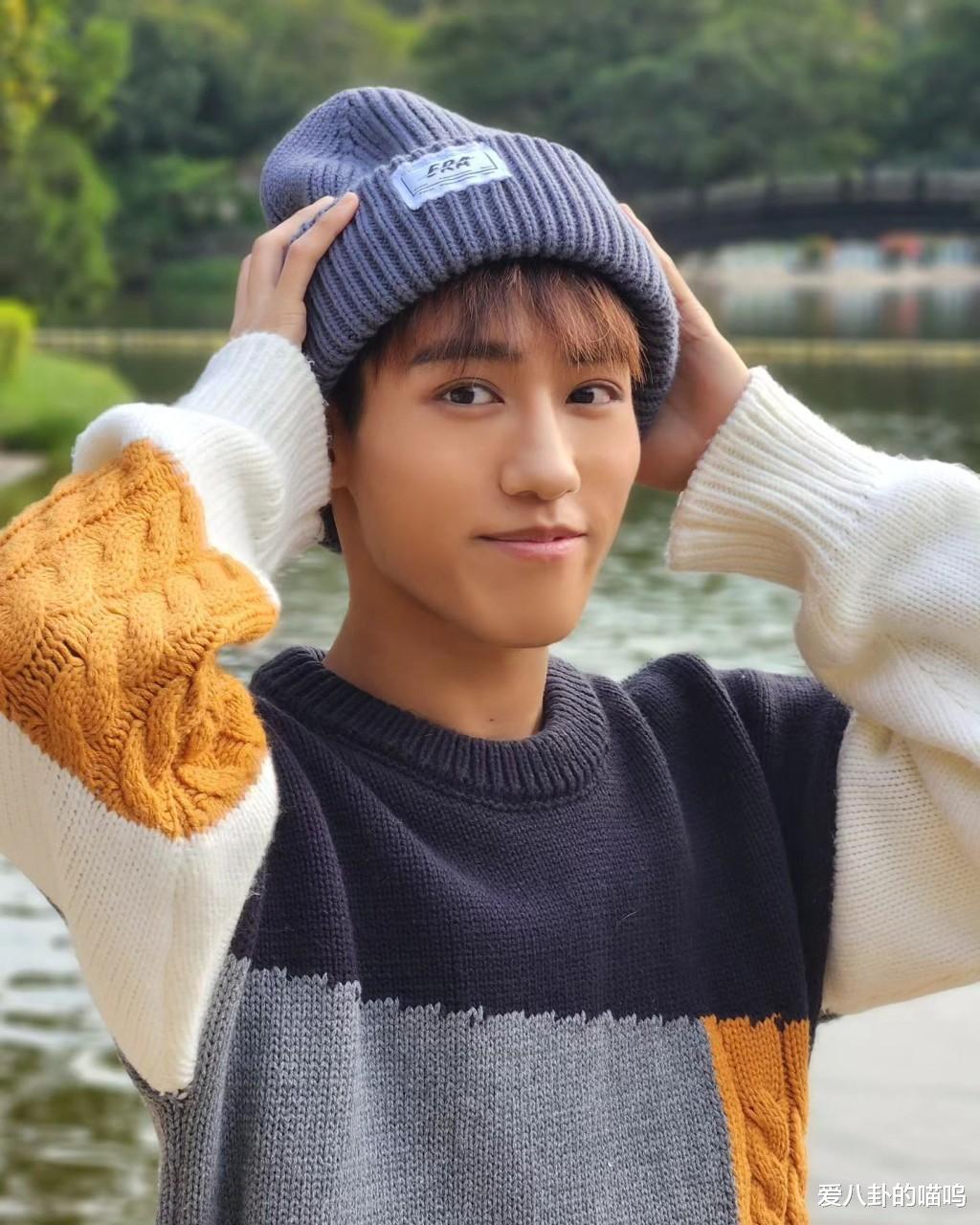 香港娱乐圈又传噩耗,29岁男星患癌离世,病床上一幕令人心疼