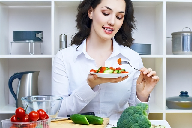 高血压要少吃面条？医生劝告：除了面条，其他几种食物也尽量少吃