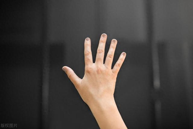 脾不好按手,肝不好也按手?两个穴位教你在家护肝养脾,不花钱