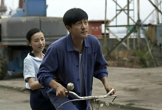 一脸褶子、耷拉眼皮却演“梦中情人”？压9年才播的剧闭眼选角吗