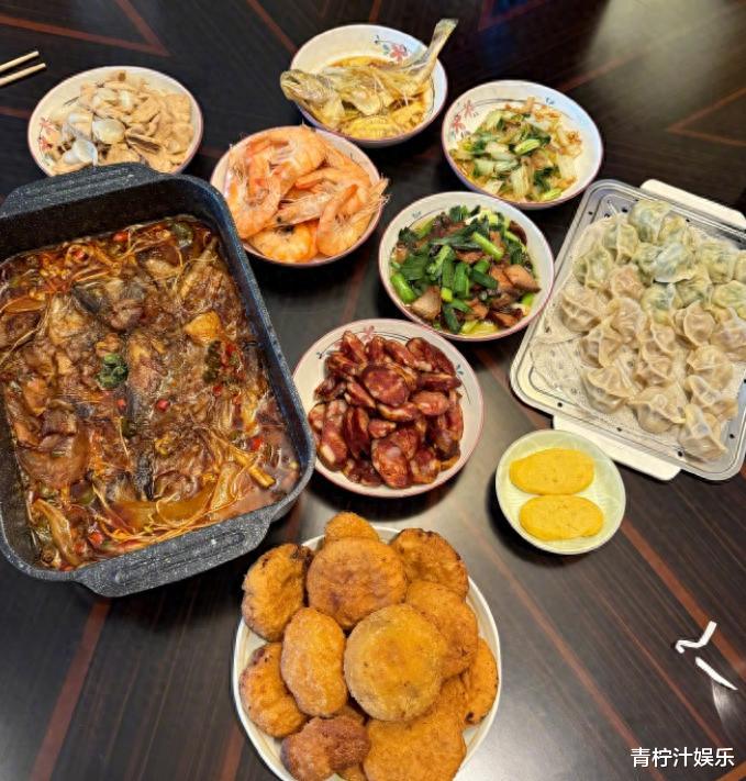 黄晓明和父母在福州过年,没有陪儿子,叶珂怀孕8个多月快要生了