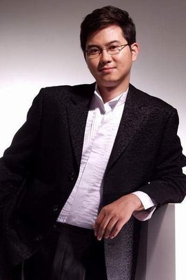 情感主持赵川：两段失败的婚姻，三婚娶小16岁空姐，如今生活怎样