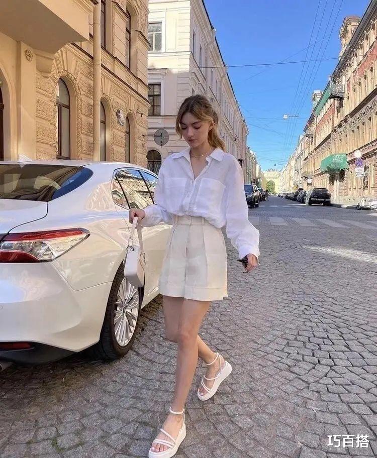 衬衫+短裤清凉又得体，初夏外穿出门，防晒又能展示完美身材