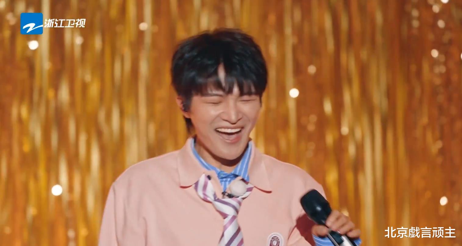 |奔跑吧：Al挑战翻车不断，周深巧妙化解舞台尴尬，再现歌手实力！