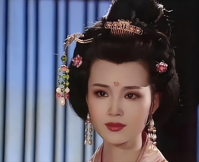 茹萍:一嫁大18岁丑男,34岁带娃嫁给二婚影帝,重组家庭也幸福