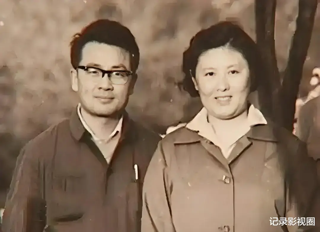 杨丽坤10张晚年照片，张张令人心痛，害她的人竟有昔日“姐妹”？