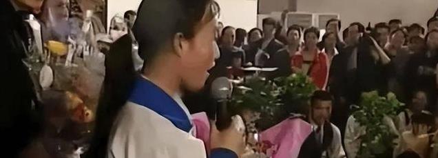 13岁喂猪，一夜爆红被张艺谋劝退娱乐圈，魏敏芝如今过得如何？