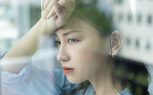 前脚办完婚礼，后脚就勾搭上我名义上的妹妹，好在我留了一手，我这就把这个连前夫都算不上的垃圾打包送给她