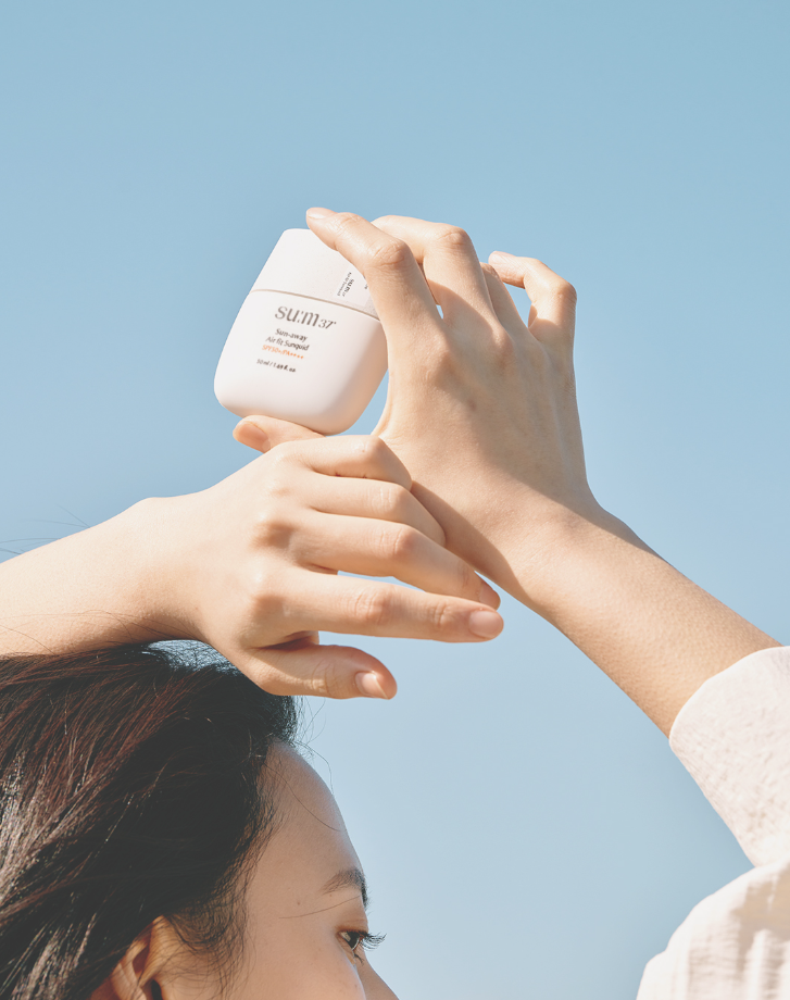 纯净素白典雅的护肤包装设计