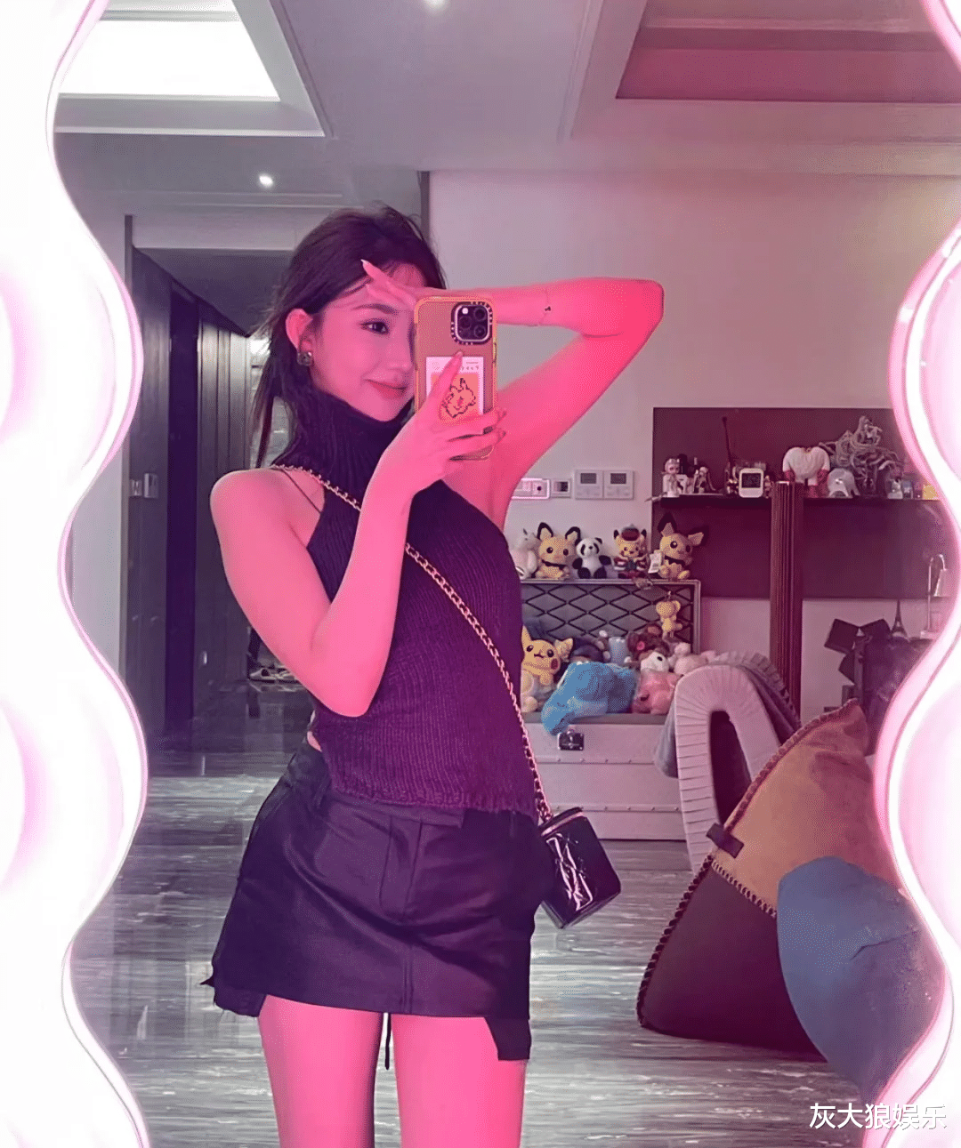 王思聪带一群女网红抓娃娃,阔绰!但不给抚养费,黄一鸣带娃艰难