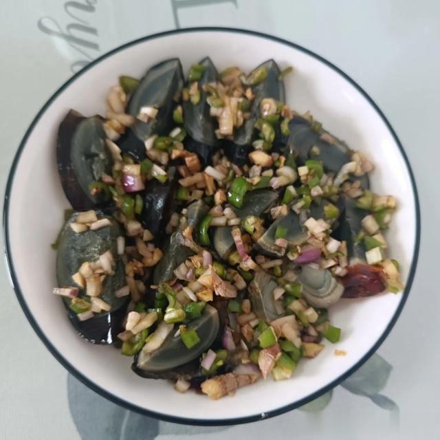 河北婆婆做的粗茶淡饭,广东儿媳吃得津津有味:每个月给5000都值