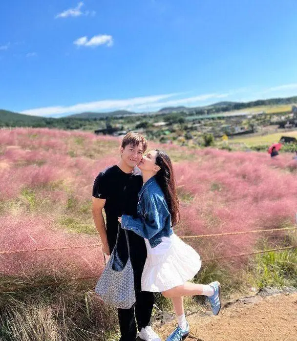 汤洛雯神隐多时终现身,全黑打扮腹部隆起孕味浓,马国明亲回传闻