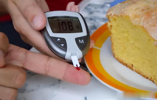 梨和桃是肠癌的“克星”？医生：不想住院，水果坚持2多吃4不吃