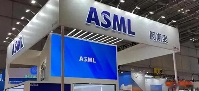 荷兰正式宣布,光刻机禁令再次升级,ASML:我们太自以为是了