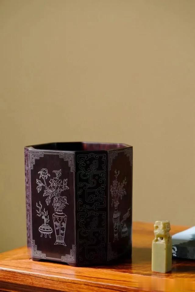 小叶紫檀嵌银丝 | 四季平安·笔筒