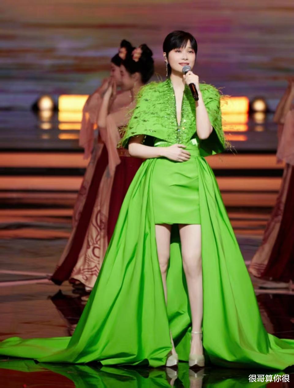 北京春晚:姚晨携手林志玲华丽登场,一位风情依旧,一位霸气侧漏