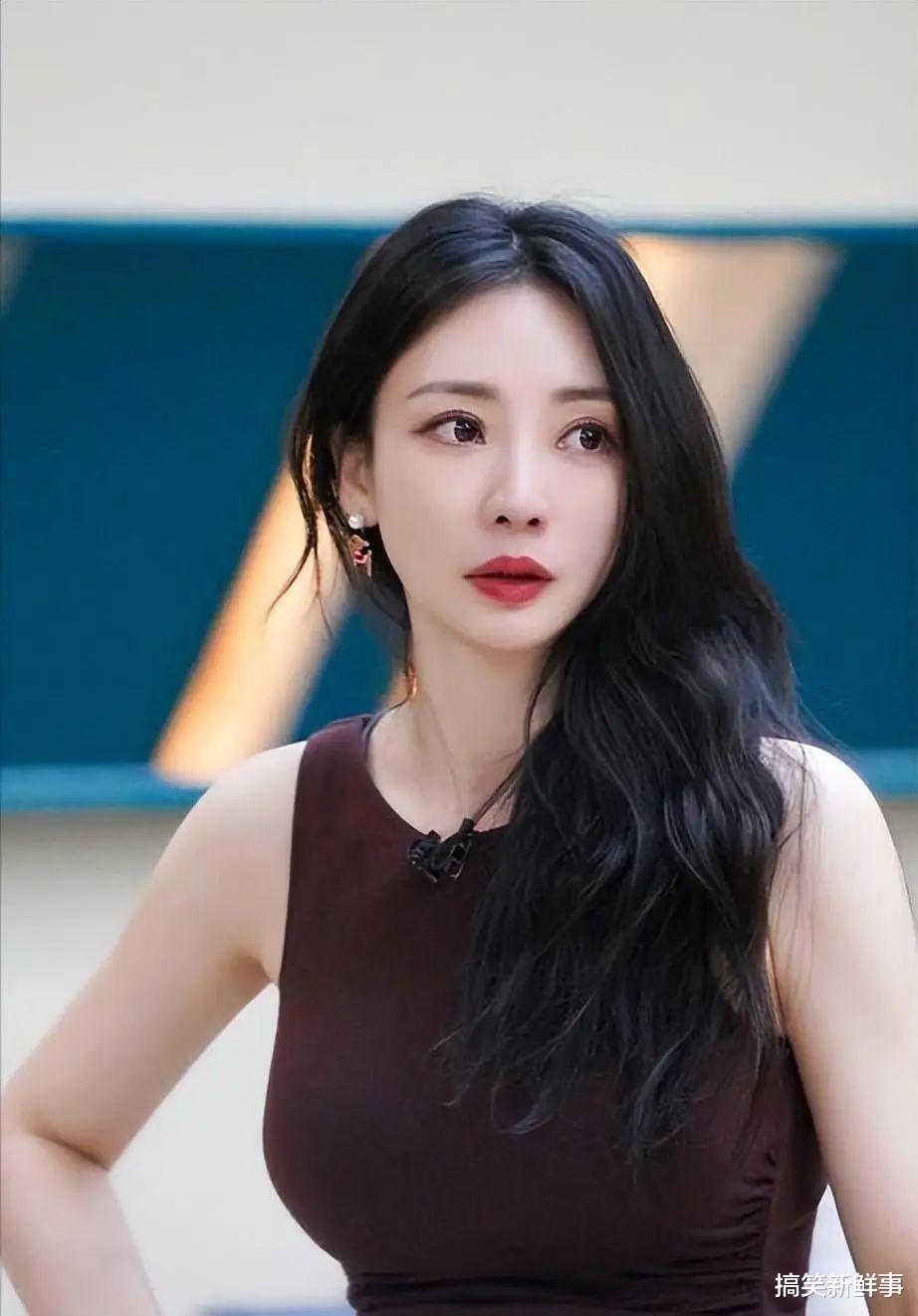 44岁柳岩为何单身？看完她的独居生活，我立刻就明白了