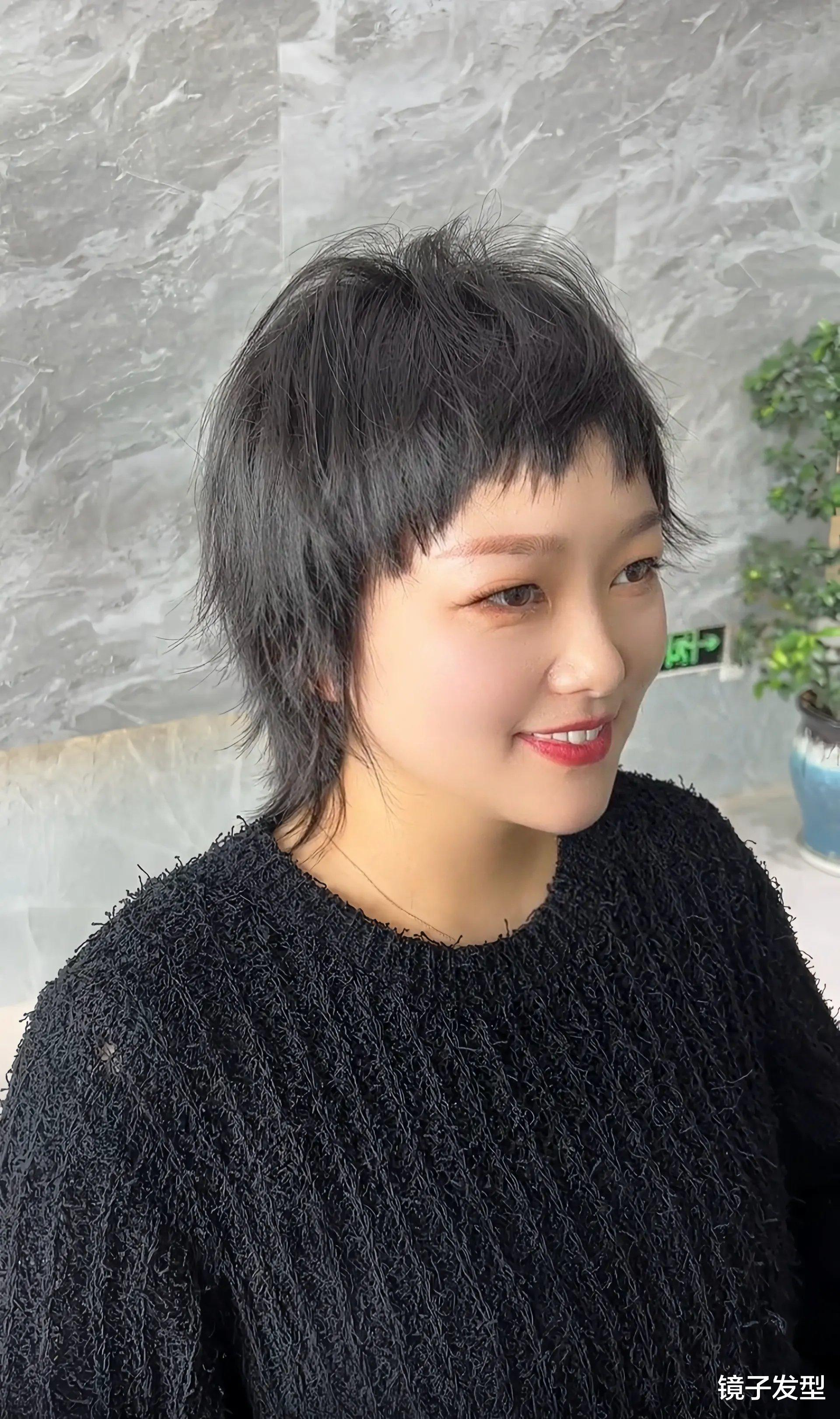 短发的灵动魅力:有层次且露耳