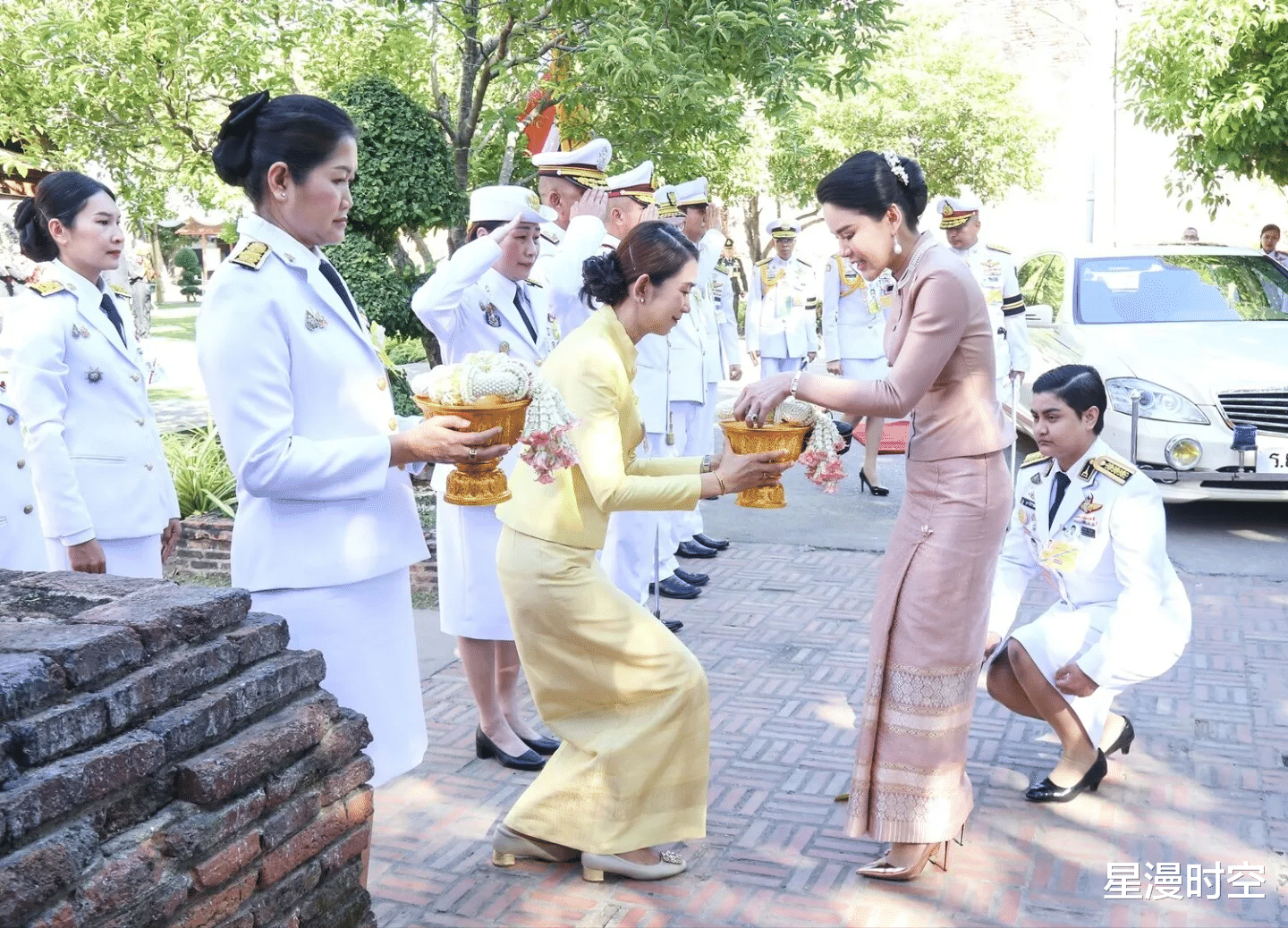 封妃指日可待！泰王新宠妃奥拉侬华丽再现身！