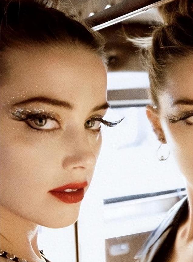 倾国倾城的“海后”艾梅柏,令马斯克欲罢不能,如今女儿都3岁了