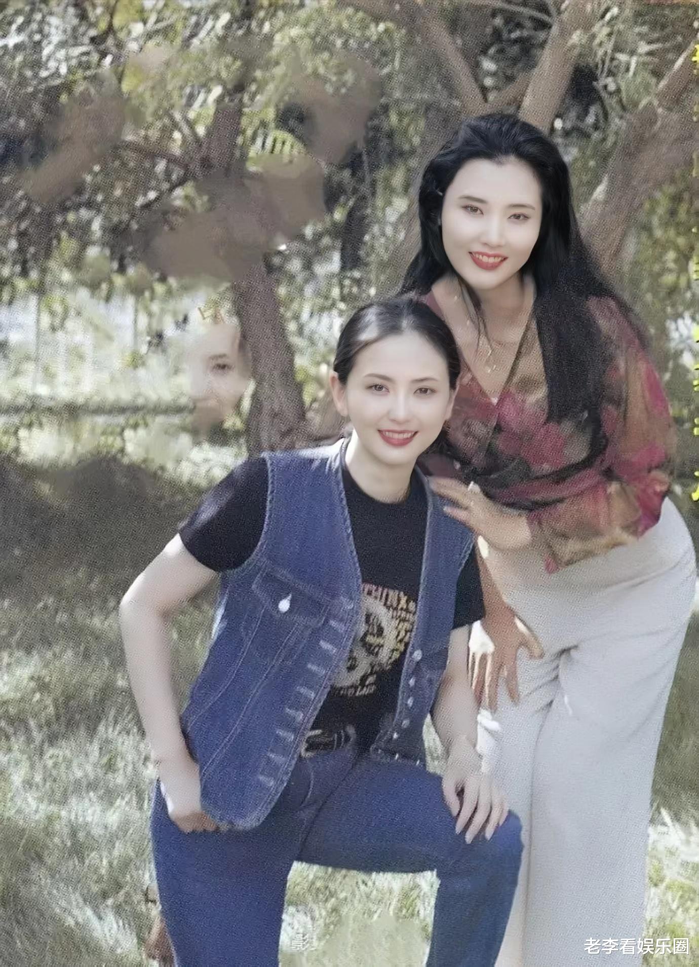 何赛飞拥有完美的腰胯比例，旗袍造型令人一眼万年