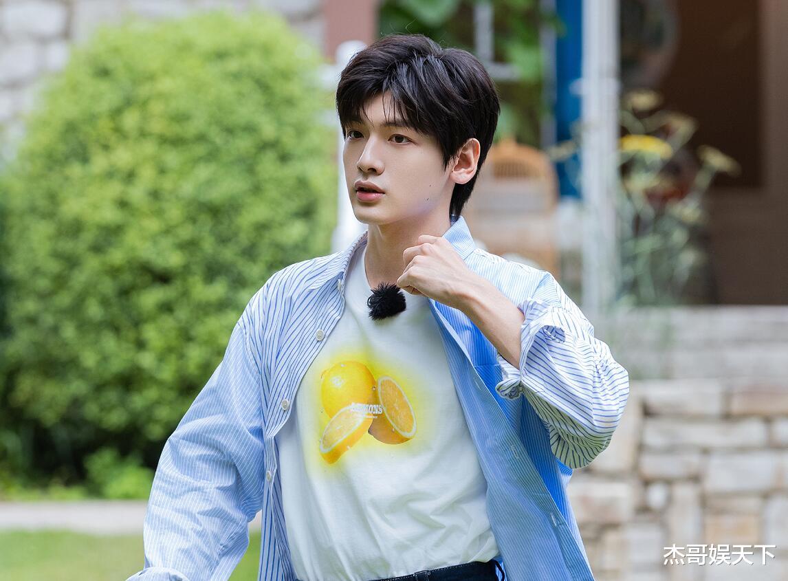 要不是黄晓明太过注重社交礼仪，观众怕是要被《中餐厅》骗惨了