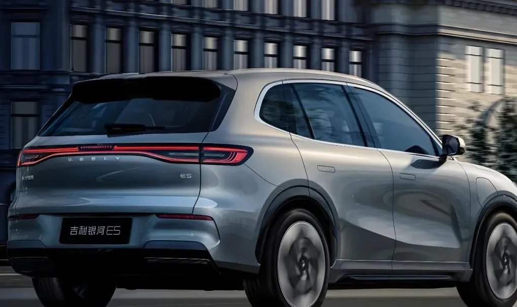 吉利纯电SUV横空出世，SUV，纯电续航605公里，终结里程焦虑！