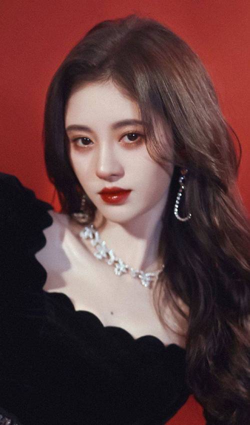 5名女星争抢红毯女王!新丽靠杨紫《青簪行》翻盘,正午阳光认定肖战?