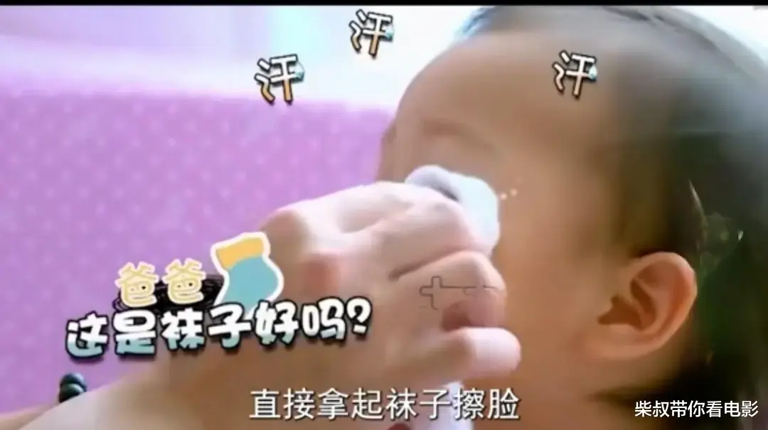 李小璐母女同框：肤色差距太大，一黑一白，网友：李小璐的好基因跑偏了！