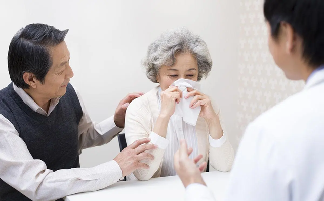 肝脏开始癌变时，身上通常会有3个迹象，早点发现或许还有救！