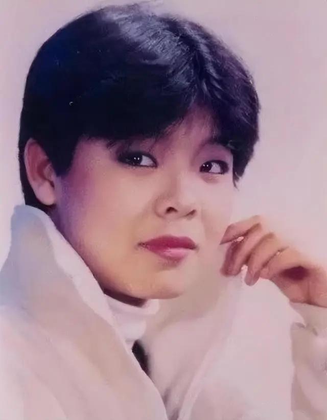 谢津|春晚爆红后，她洗完澡从23楼一跃而下，临终时说：妈，我好后悔