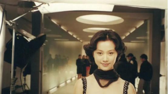 《五福临门》：比李昀锐大18岁两人演夫妻，46岁的她曾因身材火爆而感到羞耻