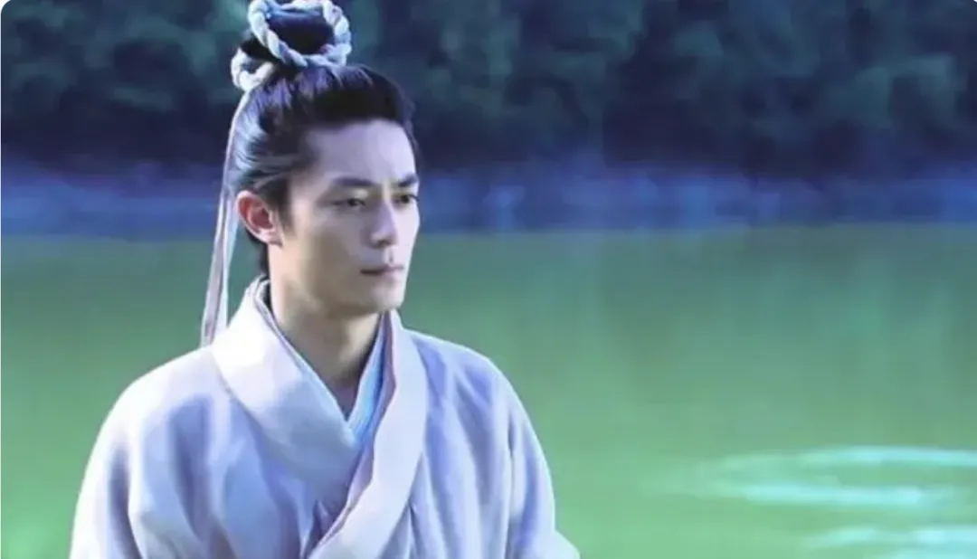 44岁霍建华现状:「一脸褶子」和26岁张雪迎拍戏,网友评论笑死人