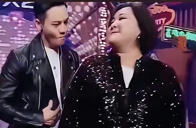 不装了，怒减100斤的贾玲摘下小丑面具，真实的她才可怕！