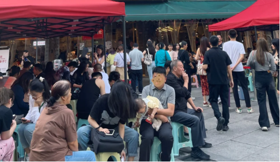 在成都吃了顿火锅配白酒，终于明白：成都火锅，为什么走不出巴蜀